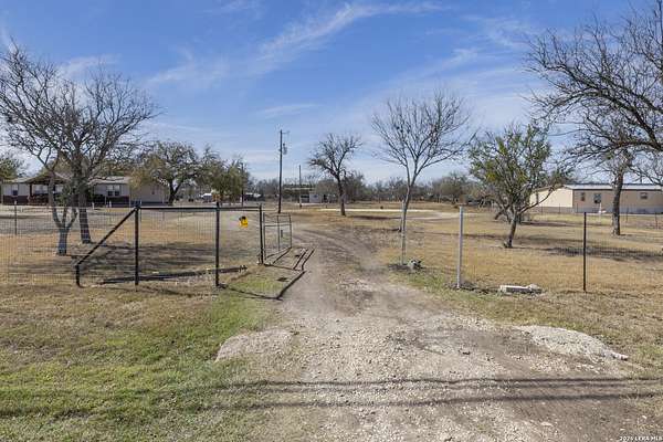 1 Acre of Residential Land for Sale in Hondo, Texas