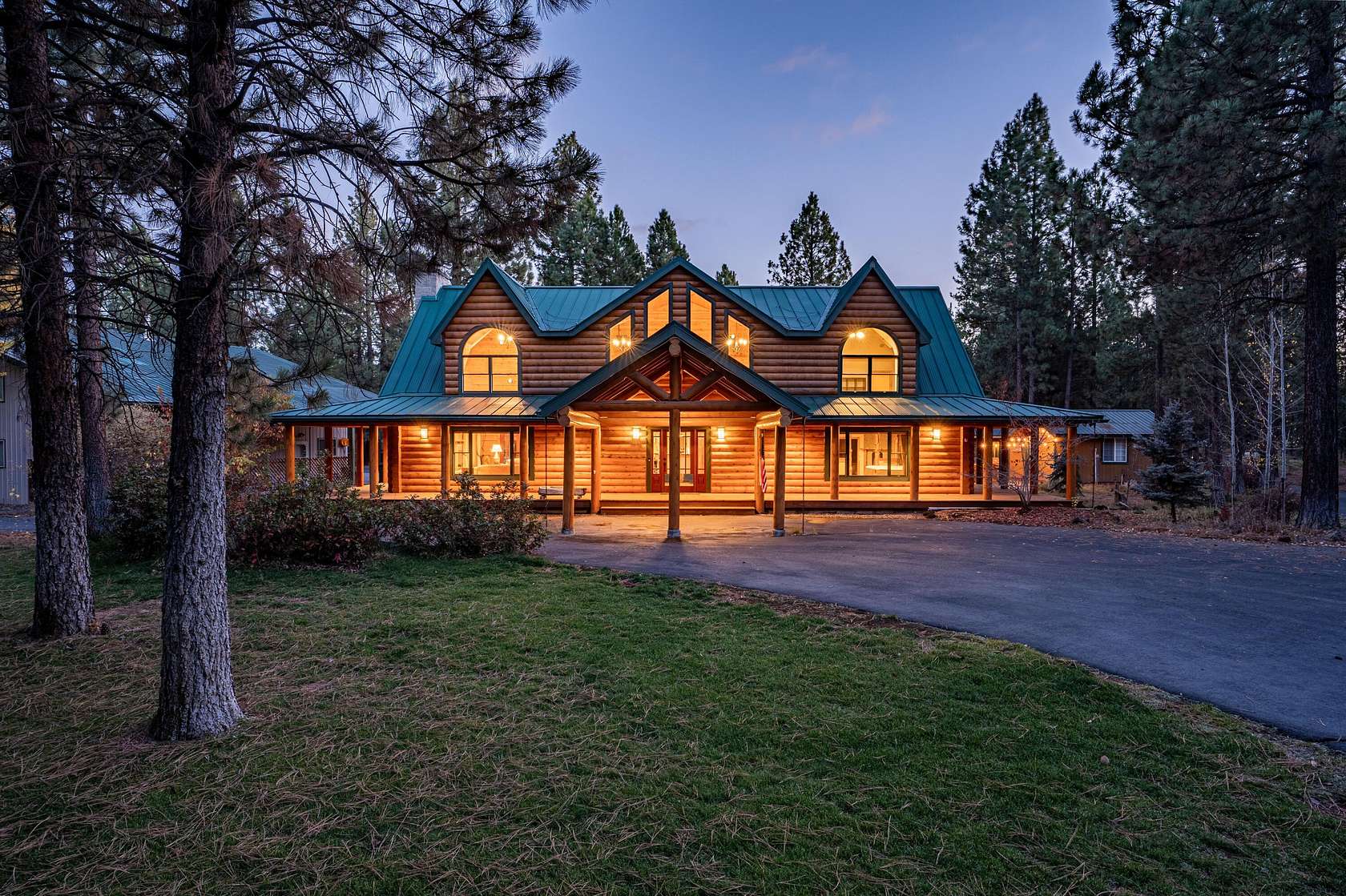 9.74 Acres of Land with Home for Sale in La Pine, Oregon