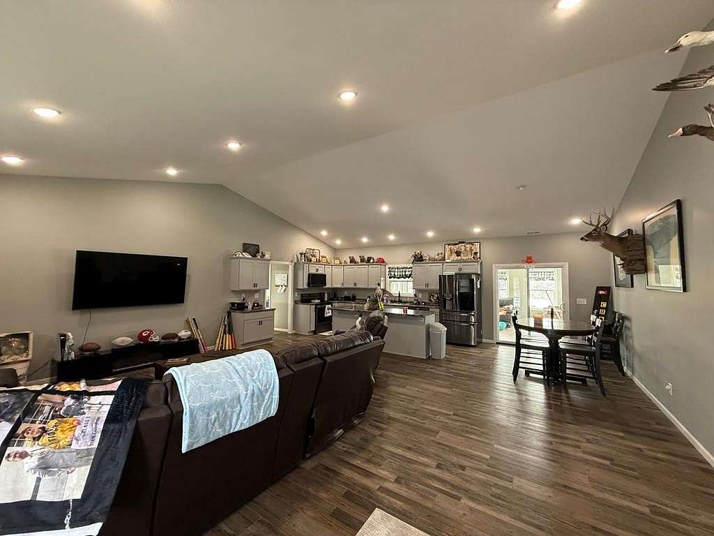 4 Acres of Land with Home for Sale in Bucklin, Missouri