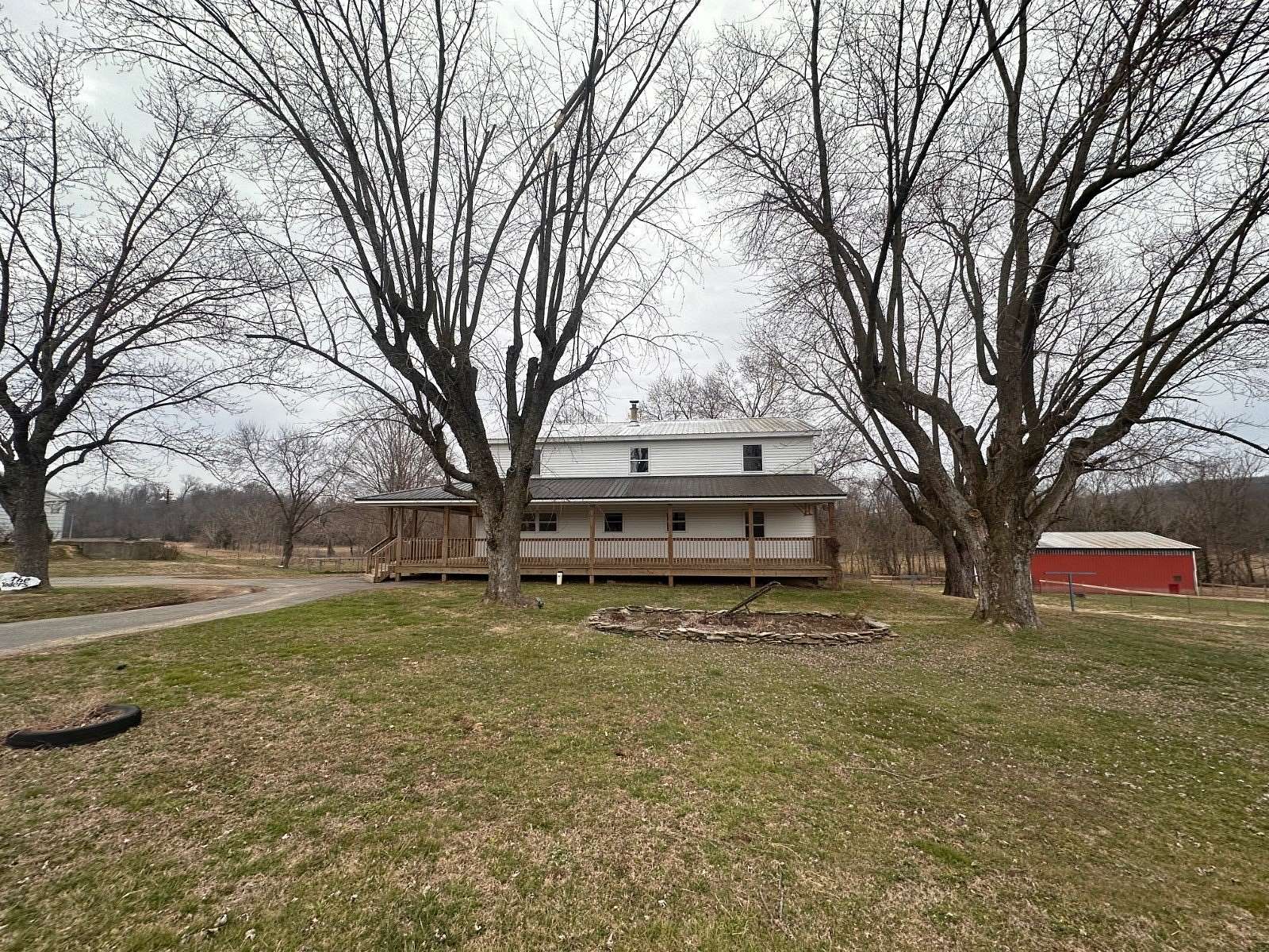 16.2 Acres of Land with Home for Sale in Summer Shade, Kentucky