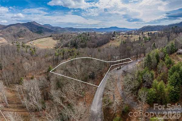 1 Acre of Residential Land for Sale in Waynesville, North Carolina