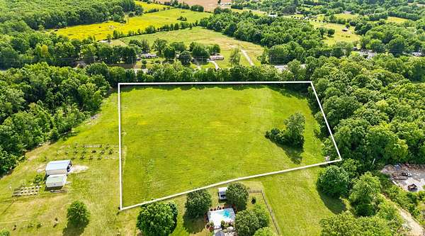 7.14 Acres of Residential Land for Sale in Greenbrier, Tennessee
