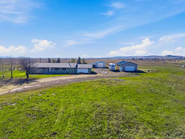 20.3 Acres of Land with Home for Sale in Reardan, Washington