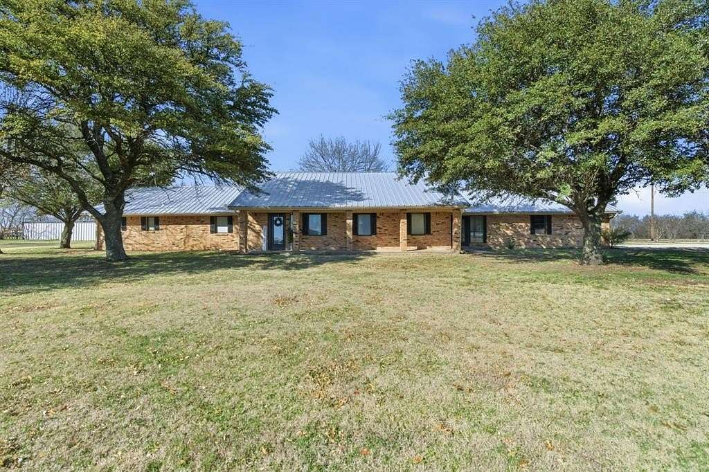 1.84 Acres of Land with Home for Sale in Era, Texas