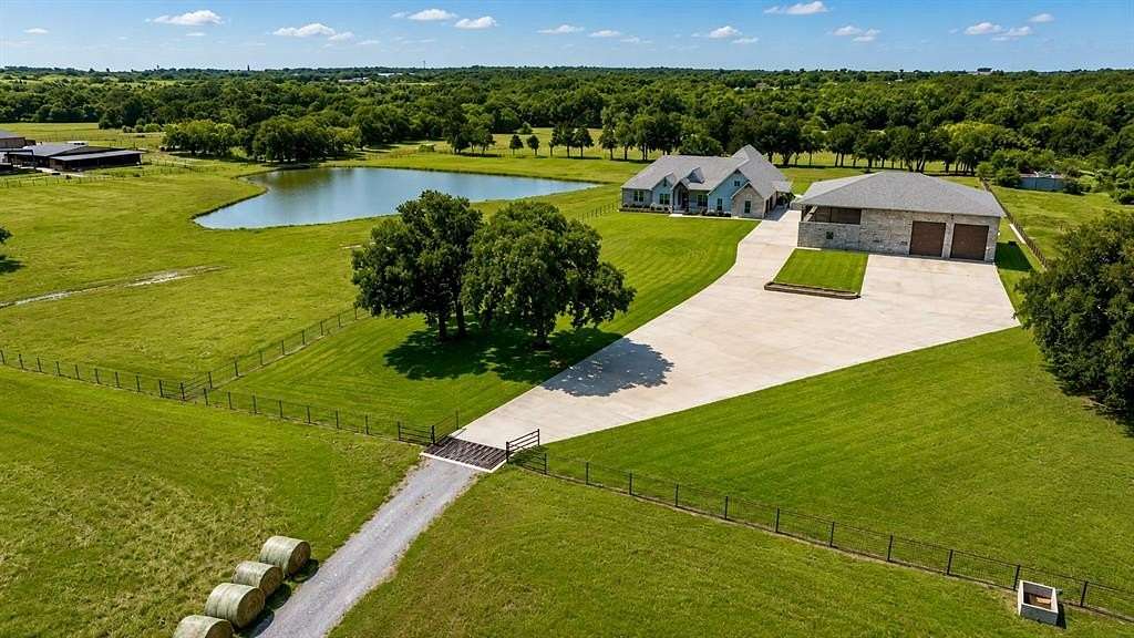 31.8 Acres of Land with Home for Sale in Whitesboro, Texas