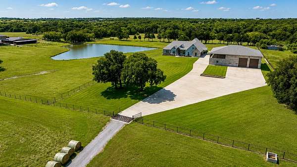 31.8 Acres of Land with Home for Sale in Whitesboro, Texas
