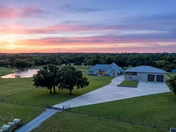 31.8 Acres of Land with Home for Sale in Whitesboro, Texas
