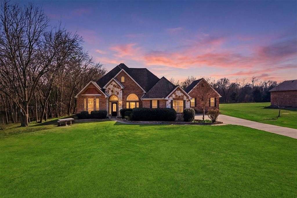 2 Acres of Improved Mixed-Use Land for Sale in Gunter, Texas