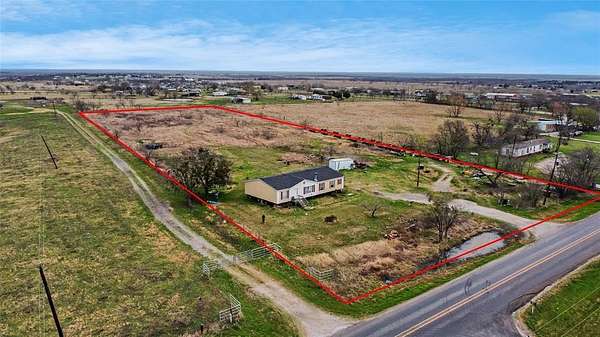 4 Acres of Residential Land for Sale in Ennis, Texas