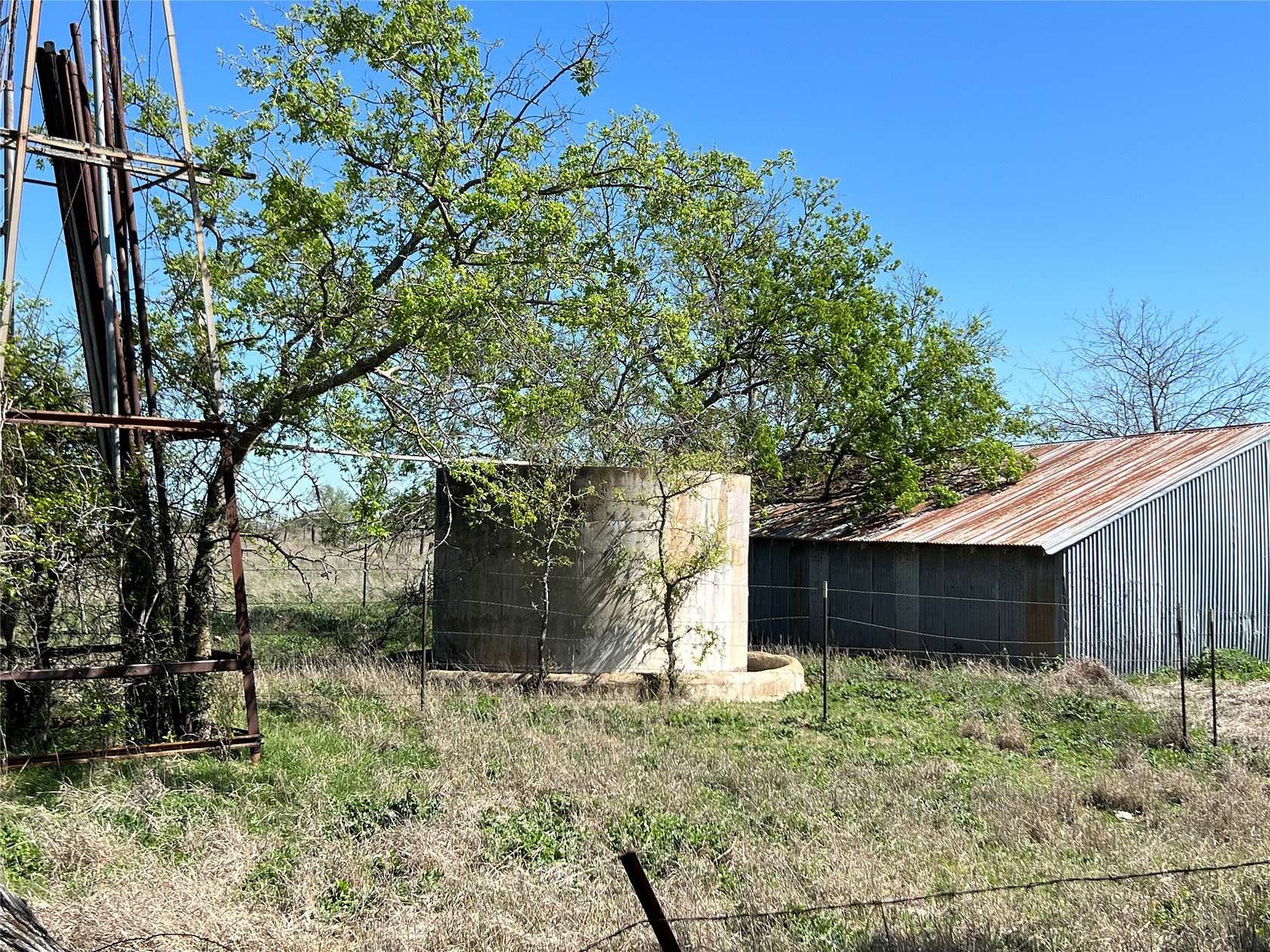 10 Acres of Land for Sale in Hamilton, Texas
