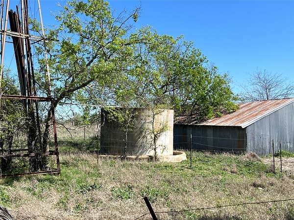 10 Acres of Land for Sale in Hamilton, Texas