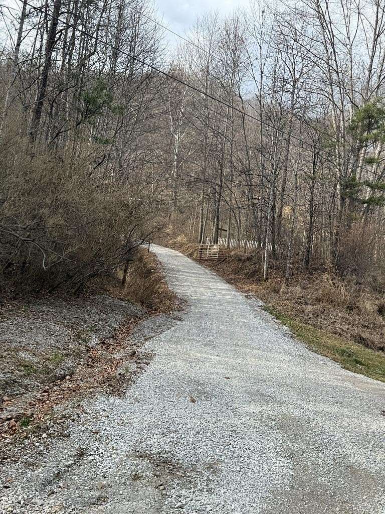 10 Acres of Residential Land for Sale in Mallie, Kentucky