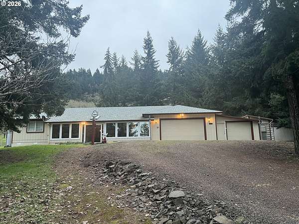 6.86 Acres of Land with Home for Sale in Monroe, Oregon