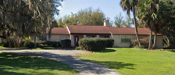 1.5 Acres of Land with Home for Sale in Leesburg, Florida