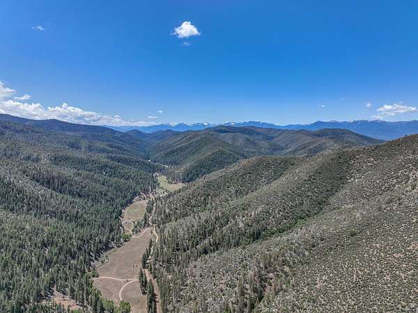 341 Acres of Recreational & Residential Land for Sale in Fort Jones, California