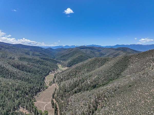 341 Acres of Recreational & Residential Land for Sale in Fort Jones, California