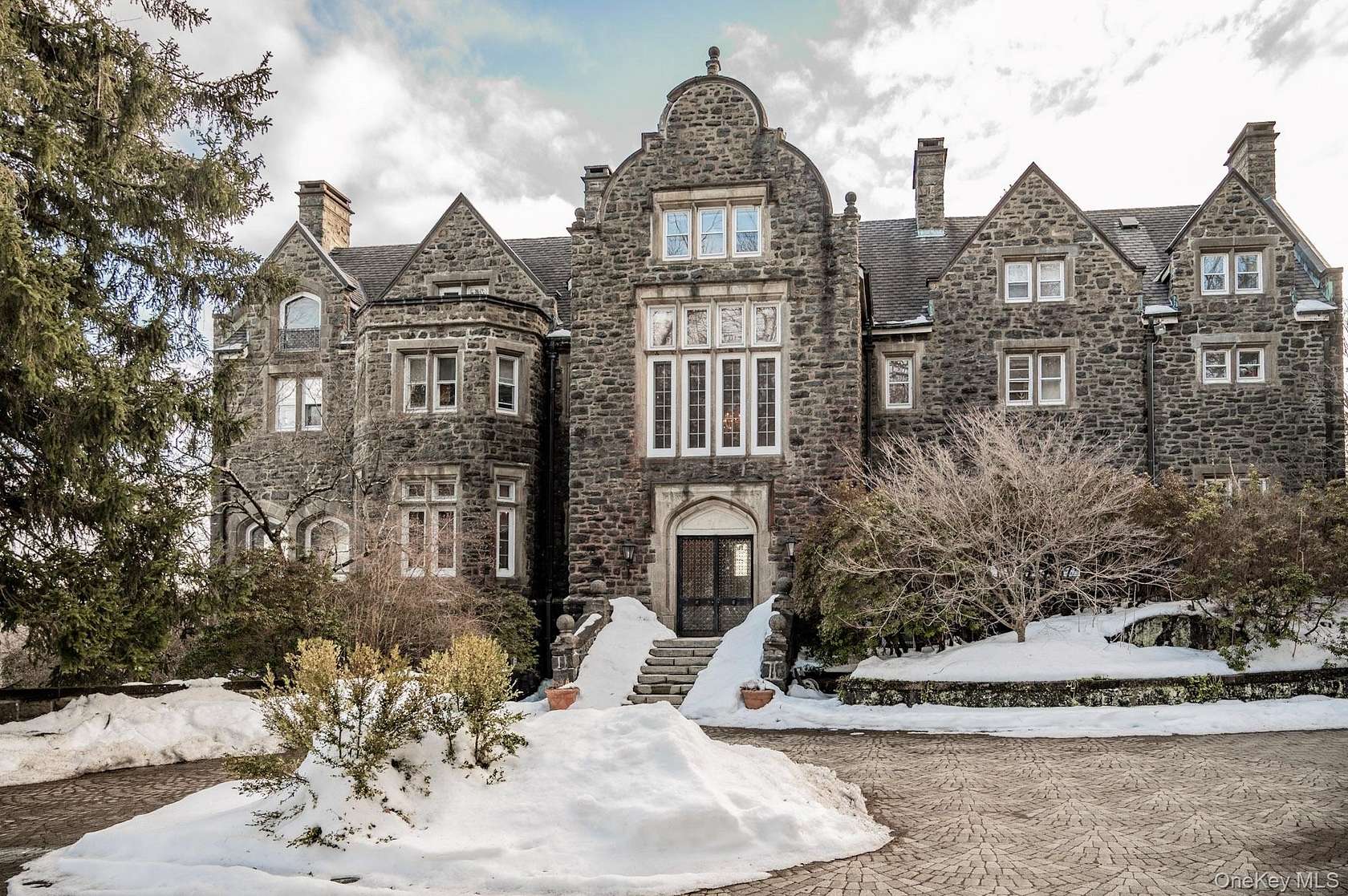 15.8 Acres of Land with Home for Sale in Tuxedo Park, New York