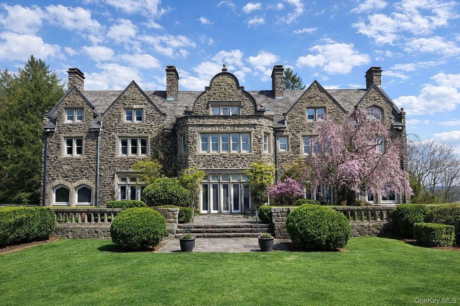 15.8 Acres of Land with Home for Sale in Tuxedo Park, New York