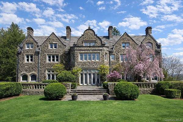 15.8 Acres of Land with Home for Sale in Tuxedo Park, New York