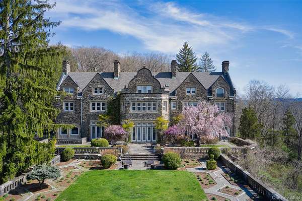 15.8 Acres of Land with Home for Sale in Tuxedo Park, New York