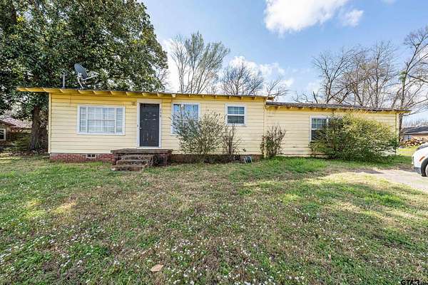 1.26 Acres of Mixed-Use Land for Sale in Chandler, Texas