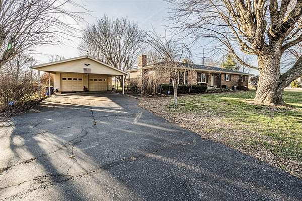 9.64 Acres of Land with Home for Auction in Bowling Green, Kentucky