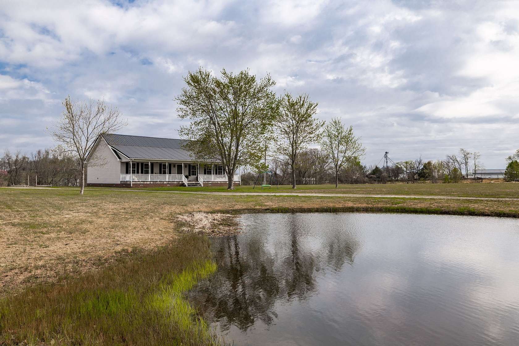 5.1 Acres of Land with Home for Sale in Bethpage, Tennessee