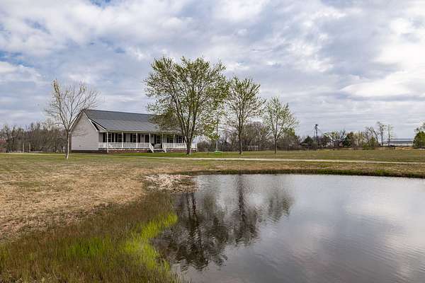 5.1 Acres of Land with Home for Sale in Bethpage, Tennessee