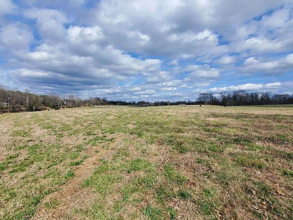 5.5 Acres of Land for Sale in Silver Point, Tennessee