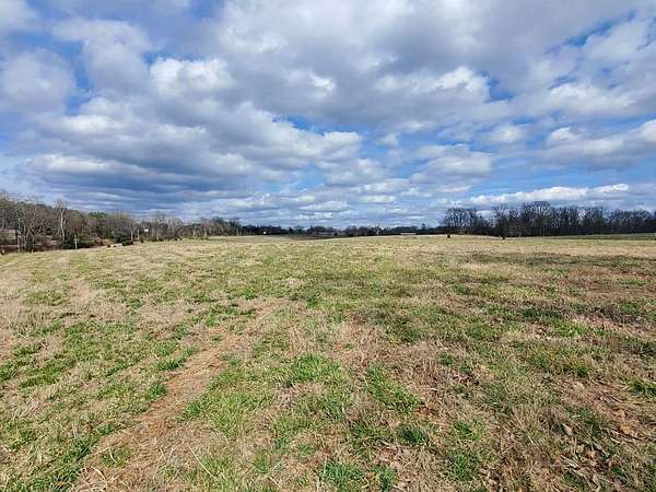 10.5 Acres of Land for Sale in Silver Point, Tennessee