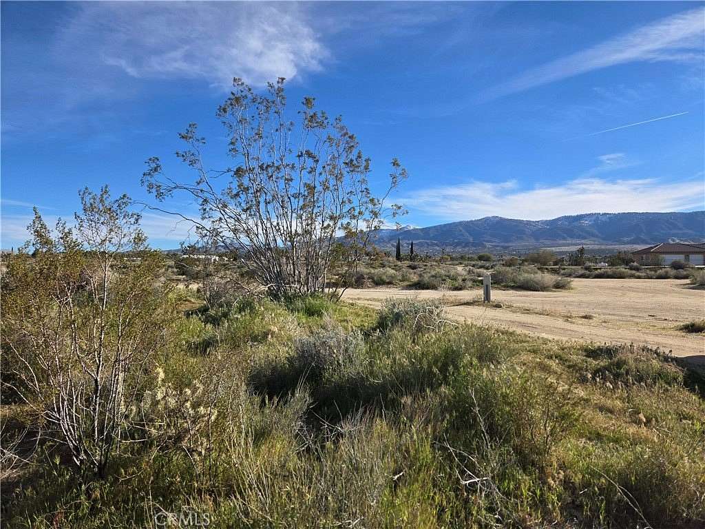 1.56 Acres of Residential Land for Sale in Piñon Hills, California