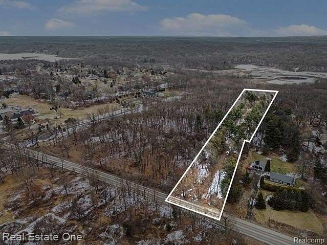 8.6 Acres of Residential Land for Sale in Highland, Michigan