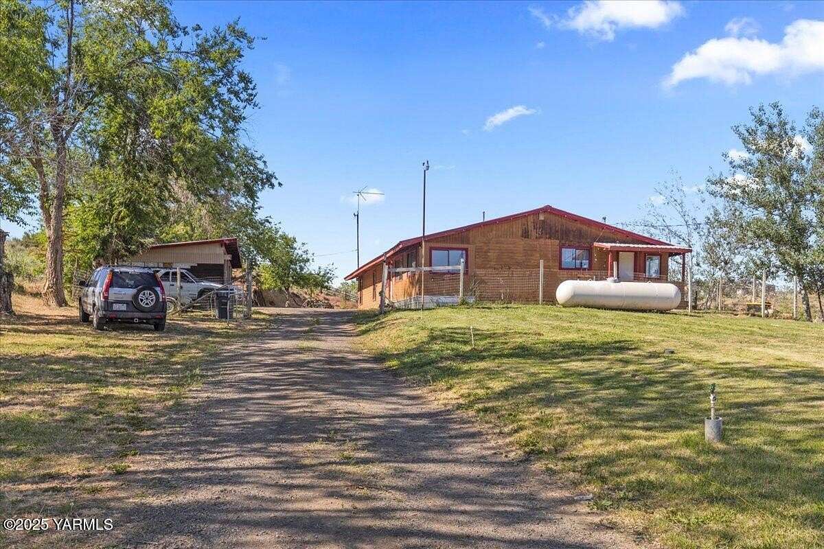 5.36 Acres of Land with Home for Sale in Yakima, Washington