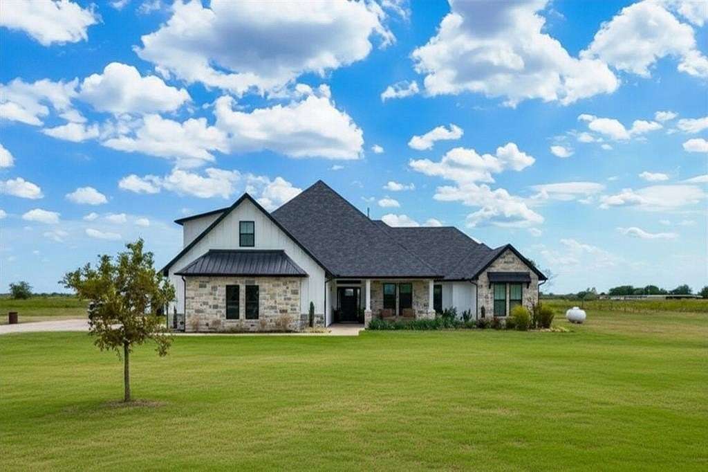 9.66 Acres of Land with Home for Sale in Caddo Mills, Texas