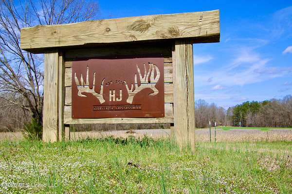 605 Acres of Recreational & Residential Land for Sale in Grenada, Mississippi