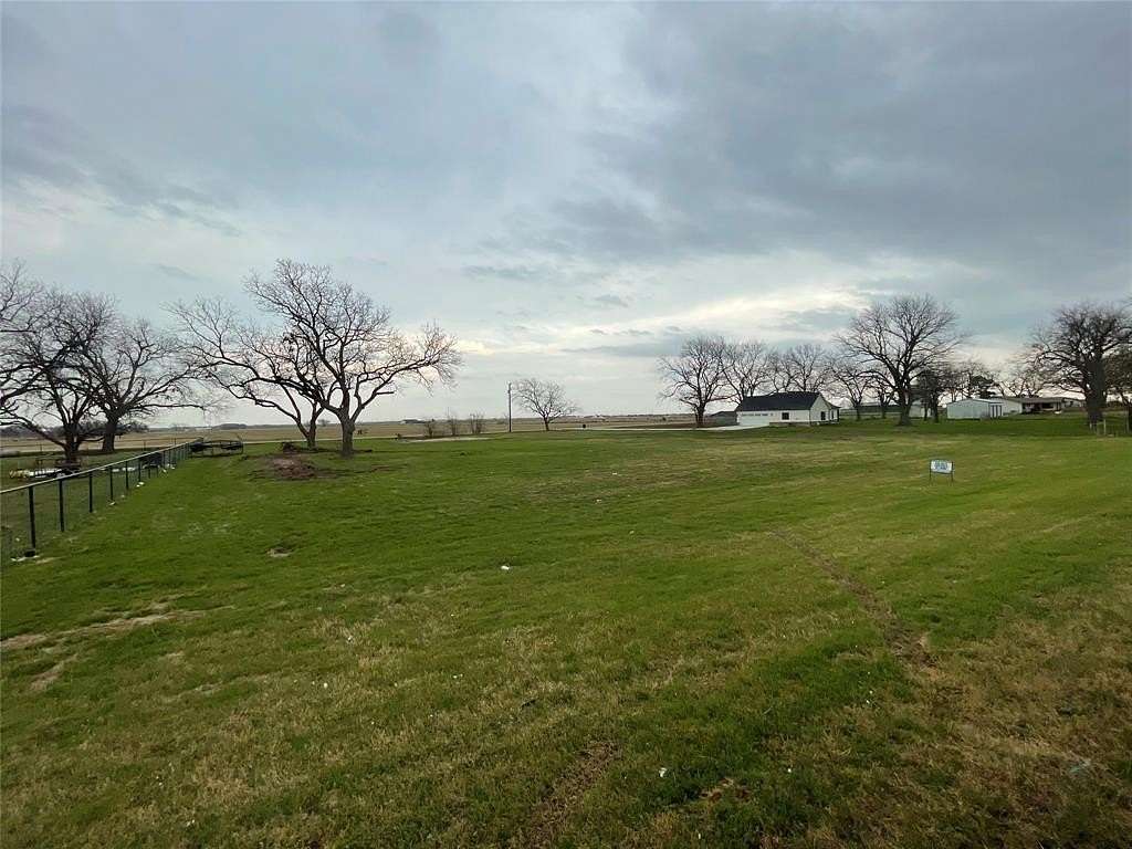 1 Acre of Residential Land for Sale in Whitesboro, Texas