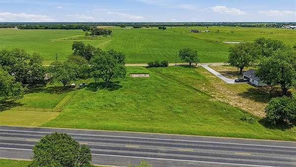 1 Acre of Residential Land for Sale in Whitesboro, Texas