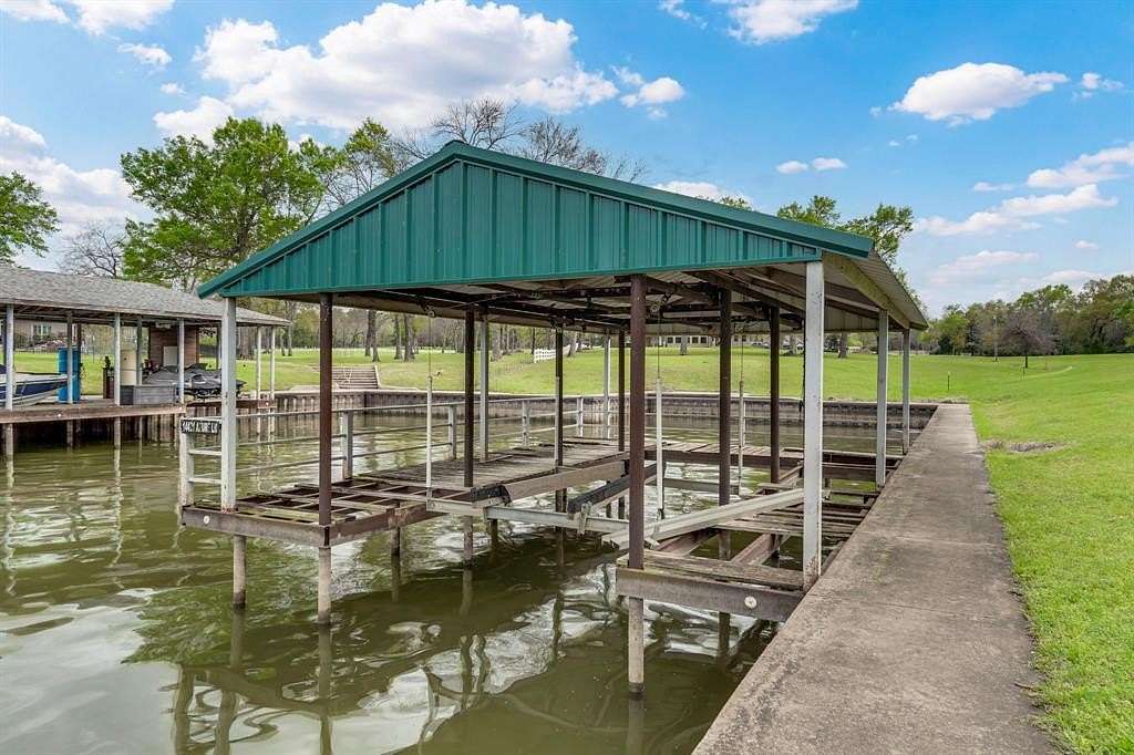 1 Acre of Residential Land for Sale in Streetman, Texas