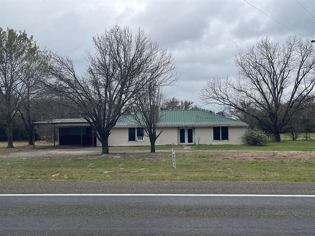 7.23 Acres of Land with Home for Sale in Groesbeck, Texas