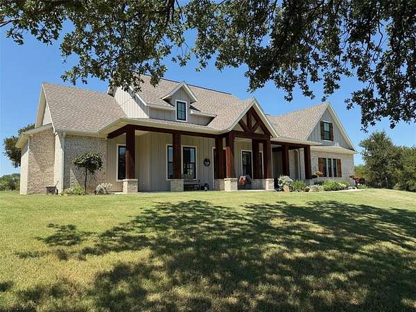 1.5 Acres of Land with Home for Sale in Chico, Texas