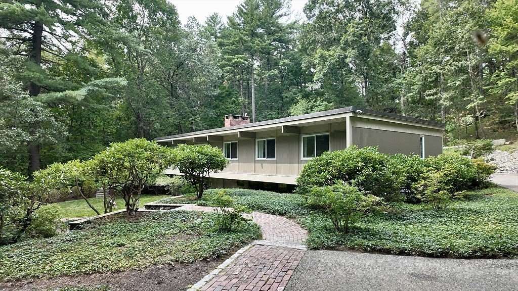 1.56 Acres of Land with Home for Lease in Weston, Massachusetts