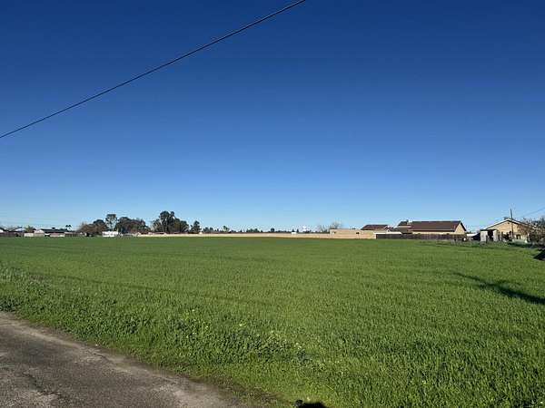4.69 Acres of Land with Home for Sale in Madera, California