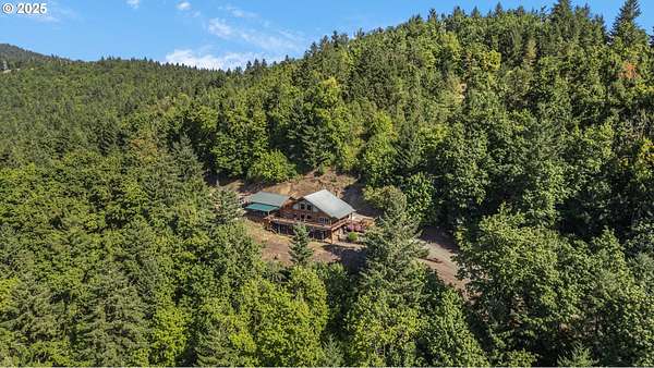 32 Acres of Recreational Land with Home for Sale in Springfield, Oregon
