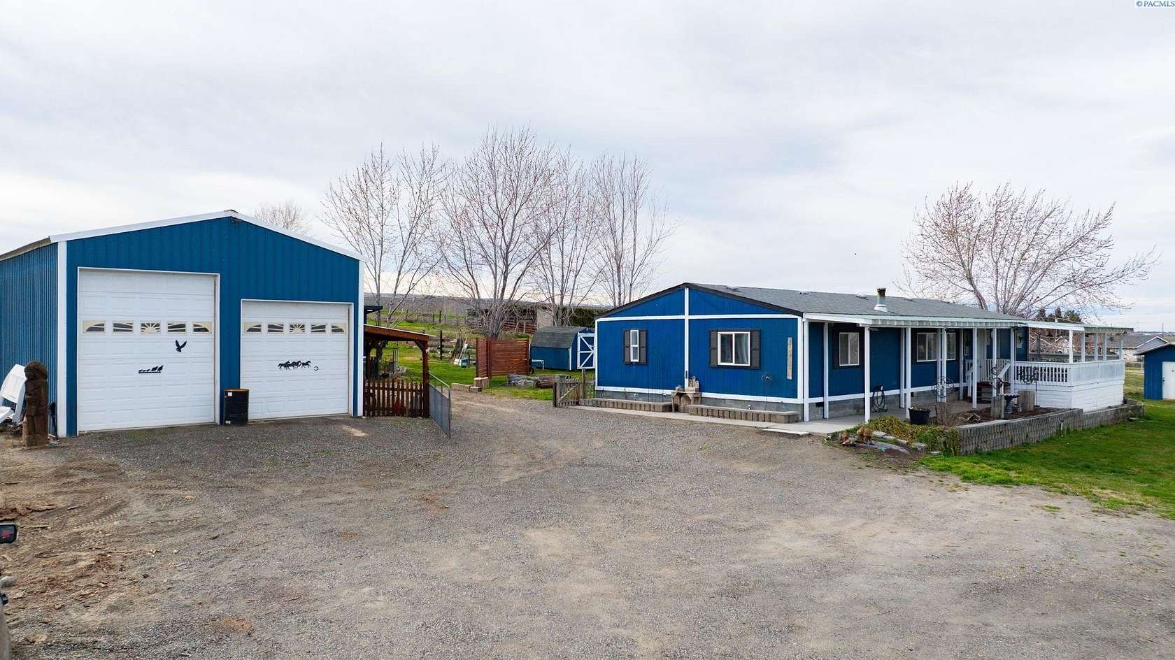 1.53 Acres of Land with Home for Sale in Kennewick, Washington