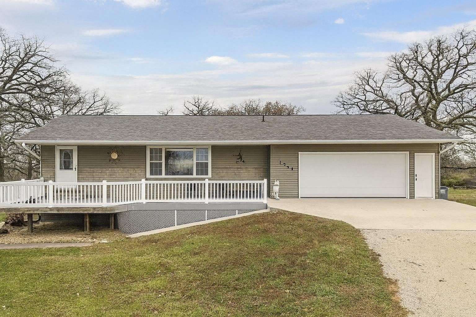 4 Acres of Land with Home for Sale in Hazleton, Iowa