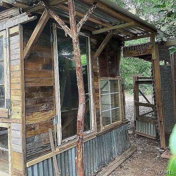 65 Acres of Land with Home for Sale in Fayette, Alabama