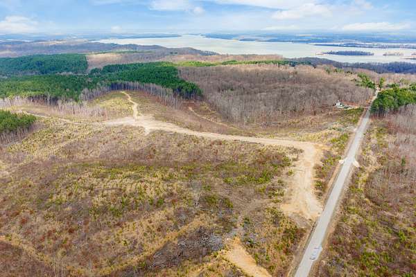 61 Acres of Land for Sale in Holladay, Tennessee