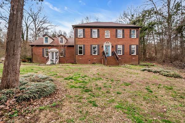 1.64 Acres of Land with Home for Sale in Franklin, Tennessee