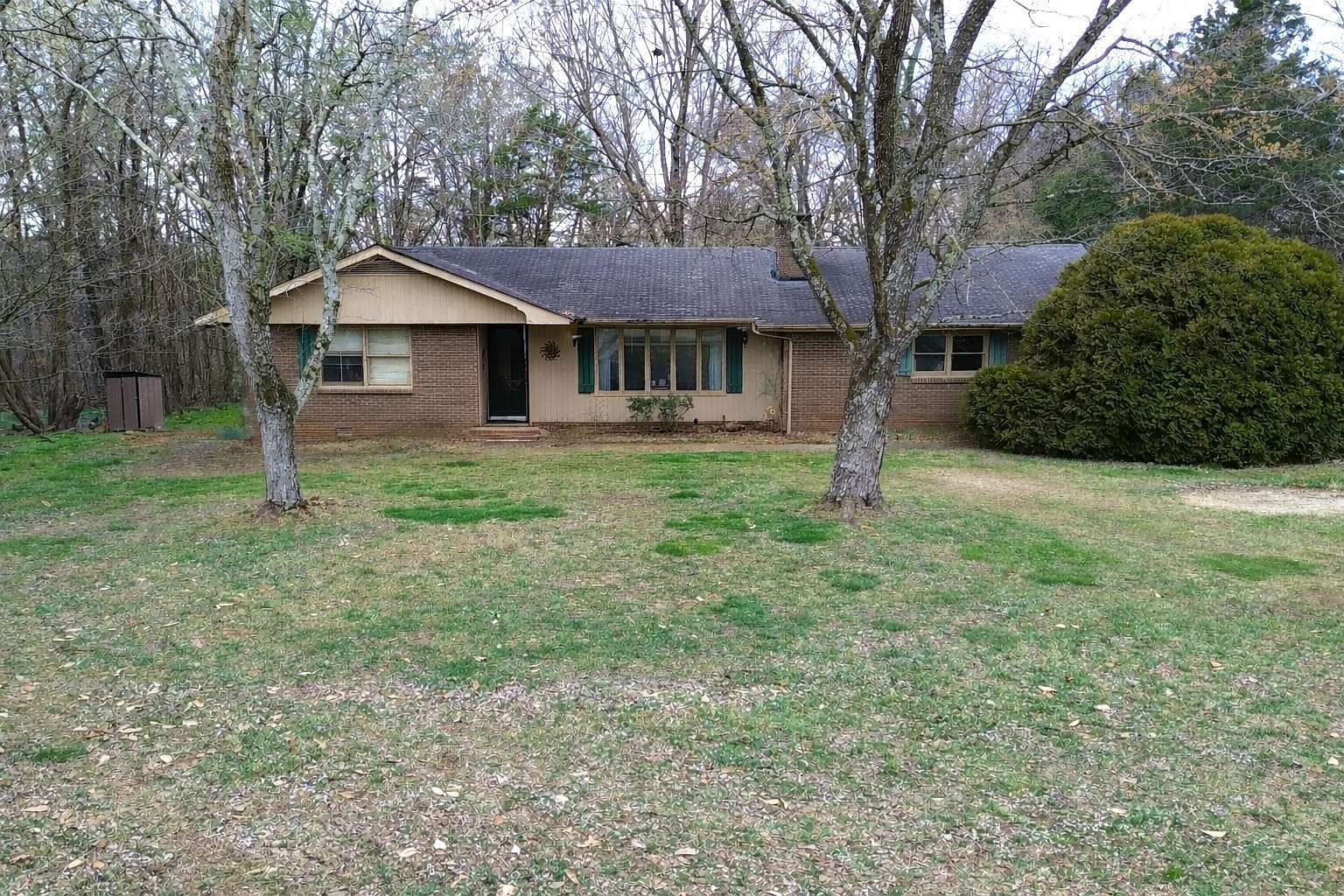 2.86 Acres of Improved Mixed-Use Land for Auction in Winchester, Tennessee