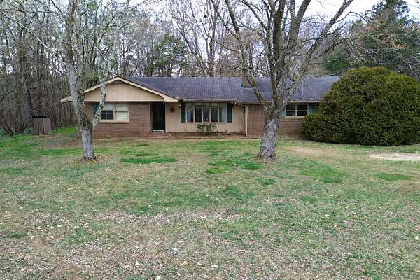 2.86 Acres of Improved Mixed-Use Land for Auction in Winchester, Tennessee